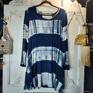 Blue and White Tie-Dye 3/4 Sleeve Asymmetrical Tunic